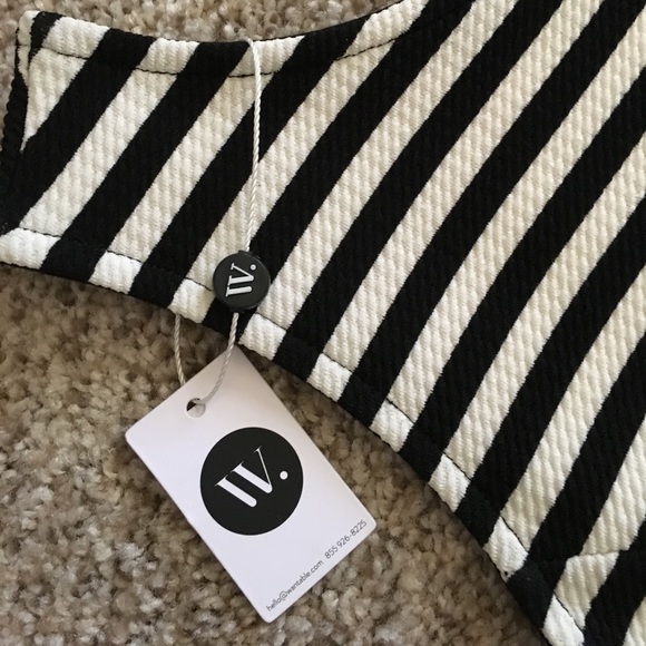 Gilli Sleeveless Fit and Flare Dress - size S - Picture 4 of 5